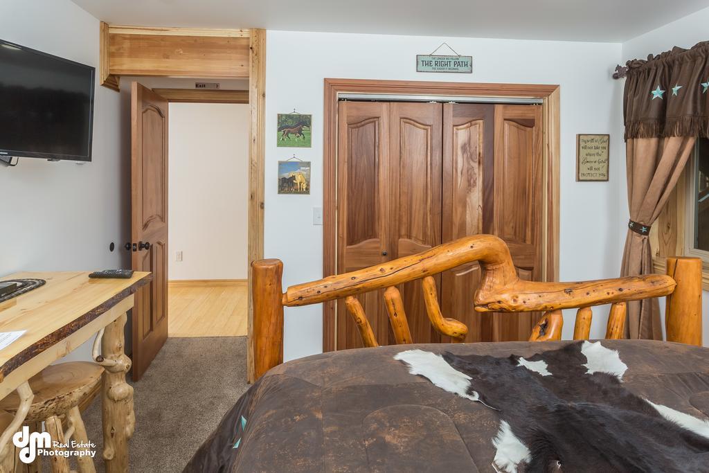 Alaska Knotty Pine B&B Palmer Exterior photo