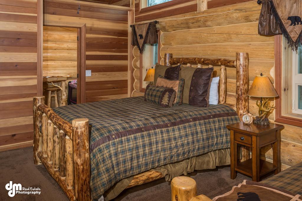 Alaska Knotty Pine B&B Palmer Exterior photo